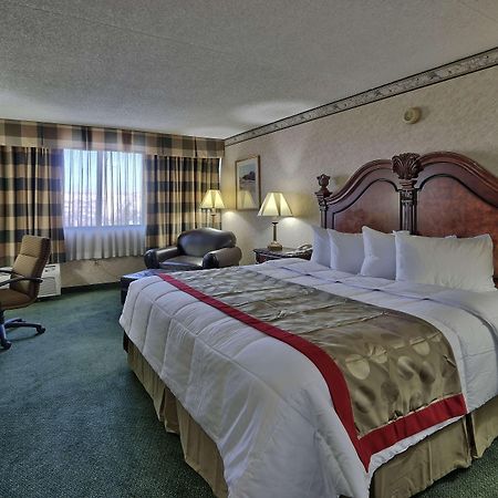 Отель Ramada By Wyndham Albuquerque Midtown Экстерьер фото