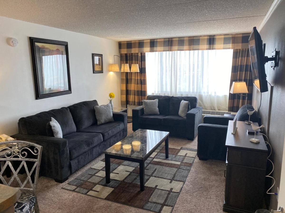 Отель Ramada By Wyndham Albuquerque Midtown Экстерьер фото