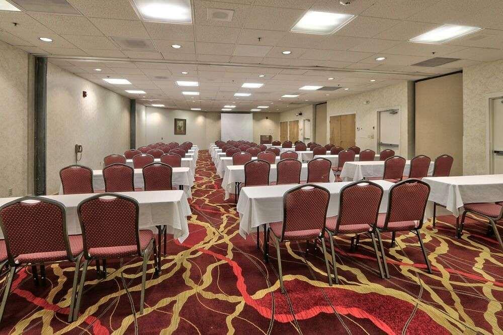 Отель Ramada By Wyndham Albuquerque Midtown Удобства фото