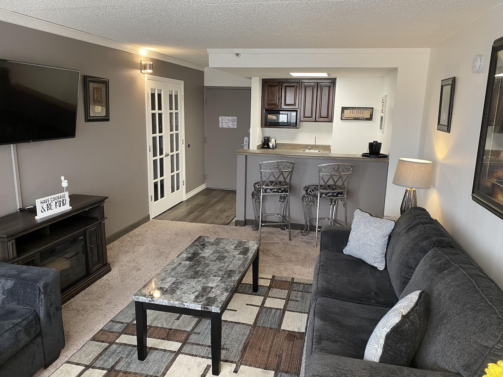 Отель Ramada By Wyndham Albuquerque Midtown Экстерьер фото