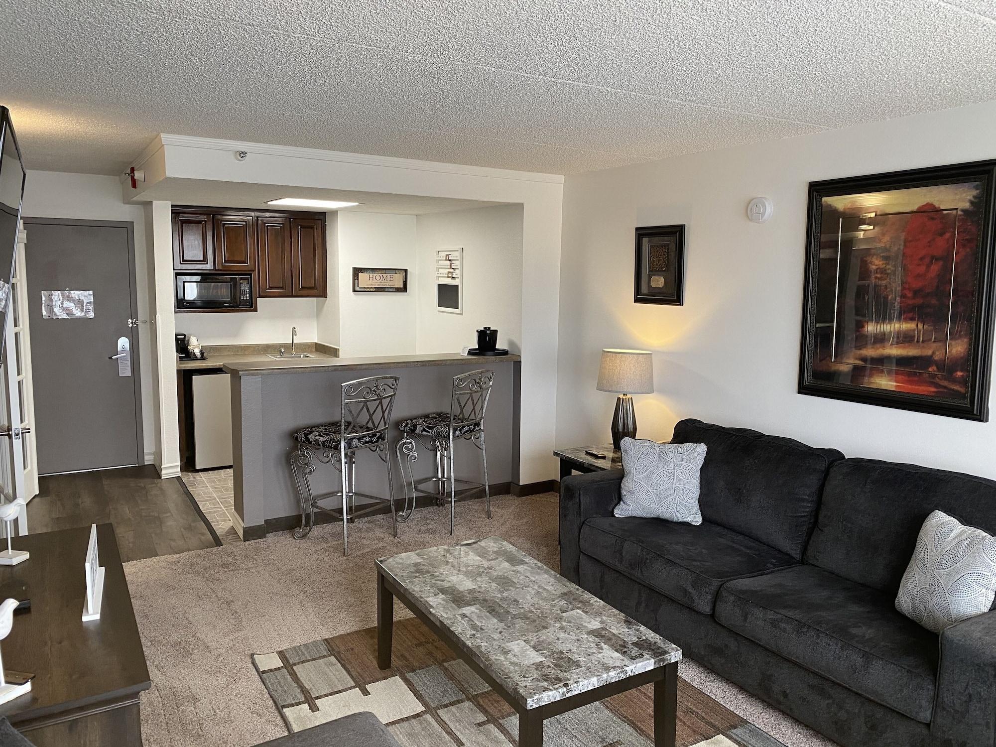 Отель Ramada By Wyndham Albuquerque Midtown Экстерьер фото