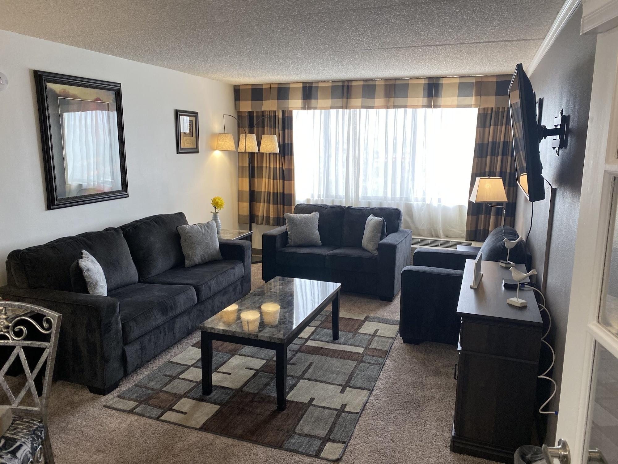 Отель Ramada By Wyndham Albuquerque Midtown Экстерьер фото