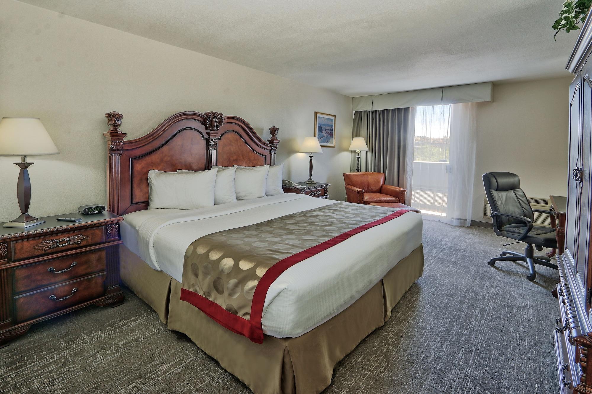 Отель Ramada By Wyndham Albuquerque Midtown Экстерьер фото