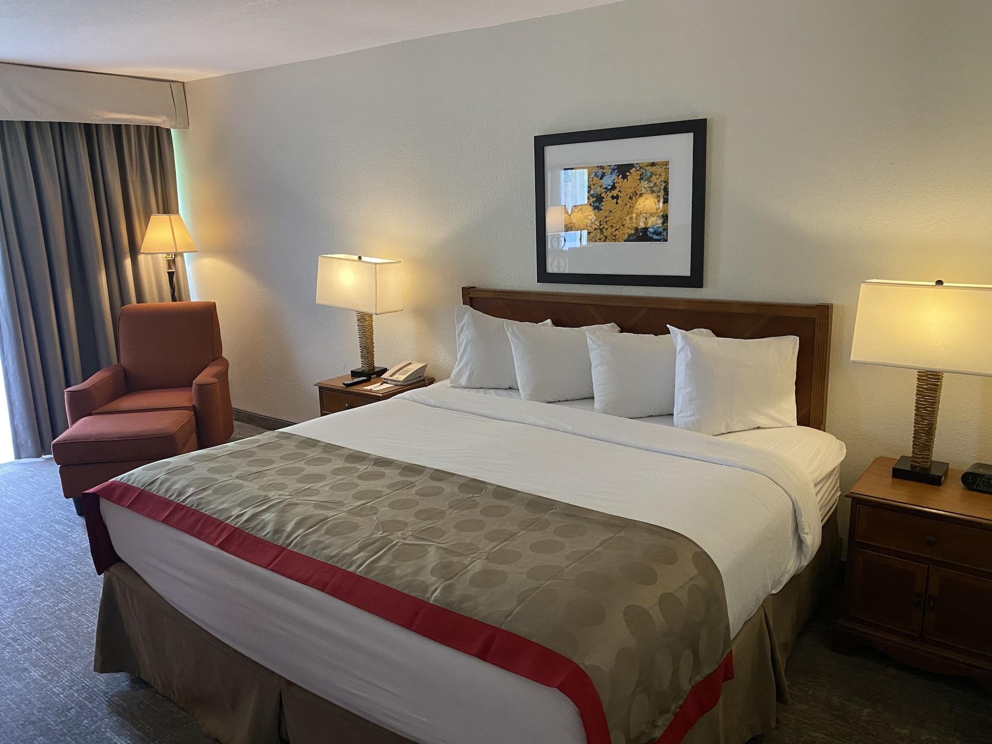 Отель Ramada By Wyndham Albuquerque Midtown Экстерьер фото
