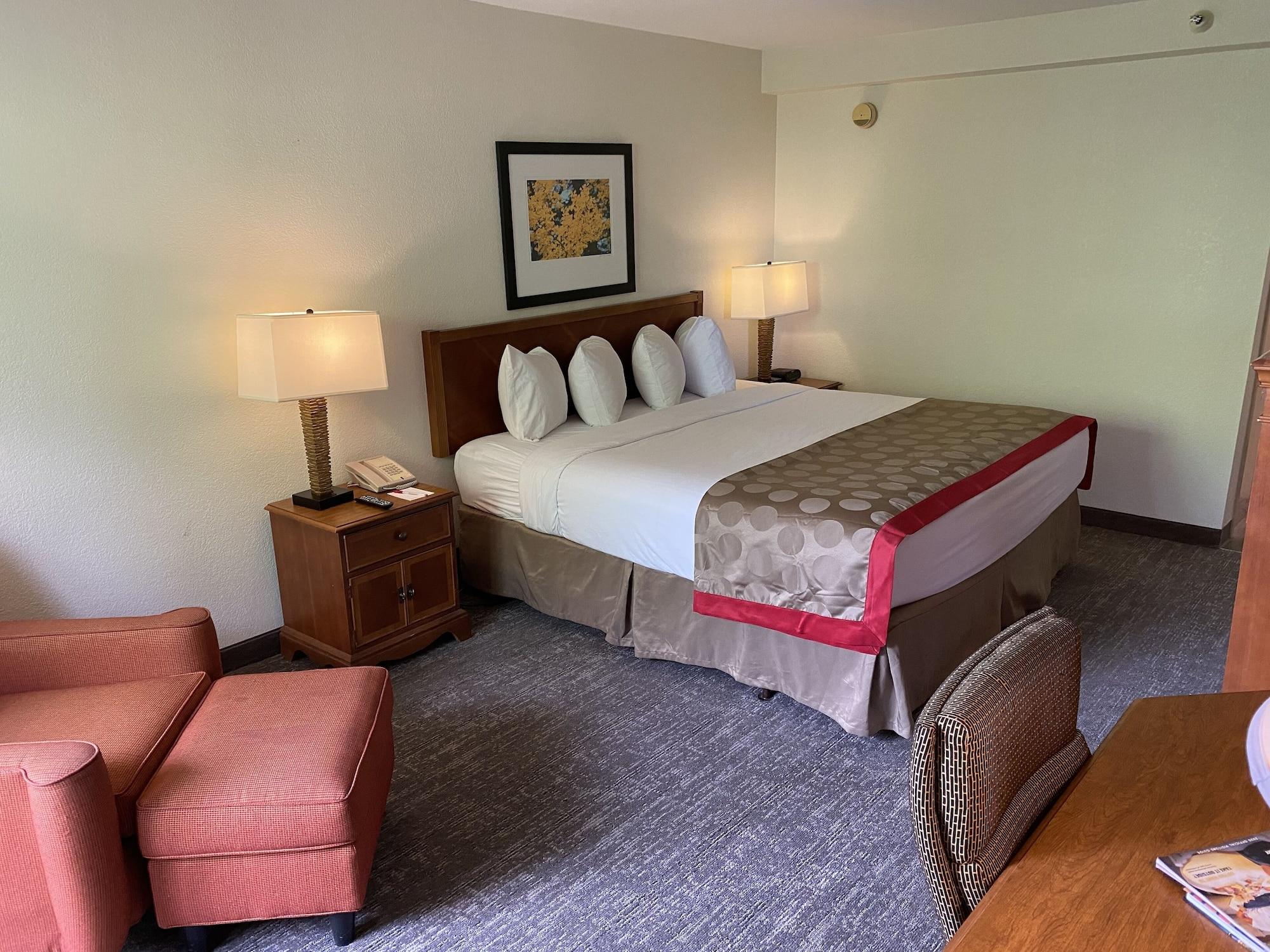 Отель Ramada By Wyndham Albuquerque Midtown Экстерьер фото