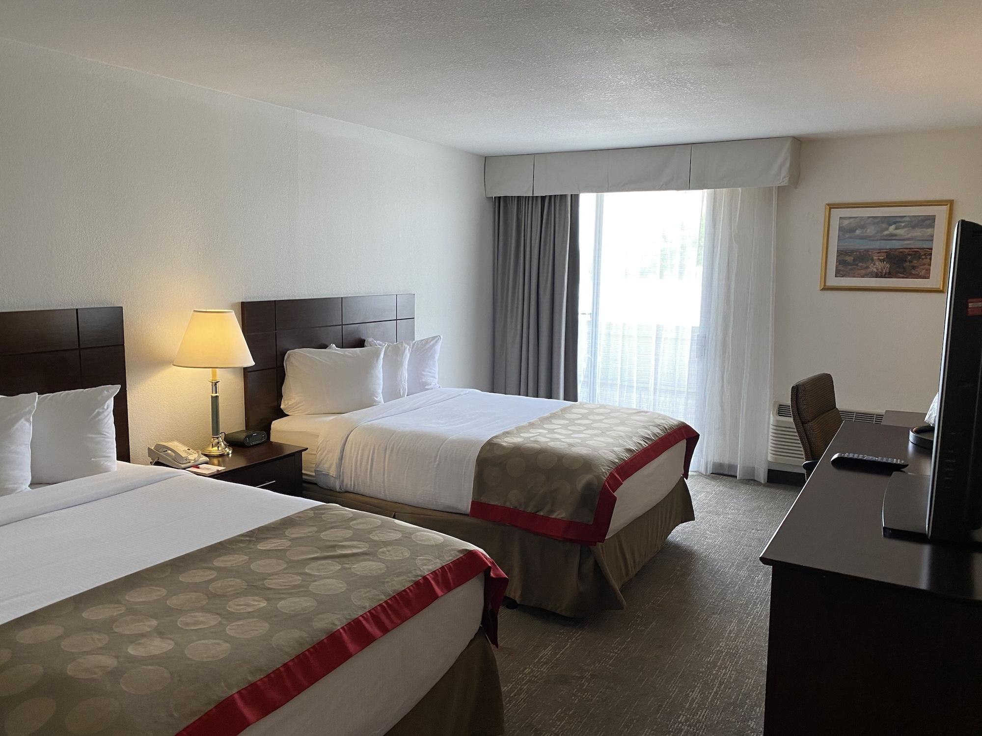 Отель Ramada By Wyndham Albuquerque Midtown Экстерьер фото