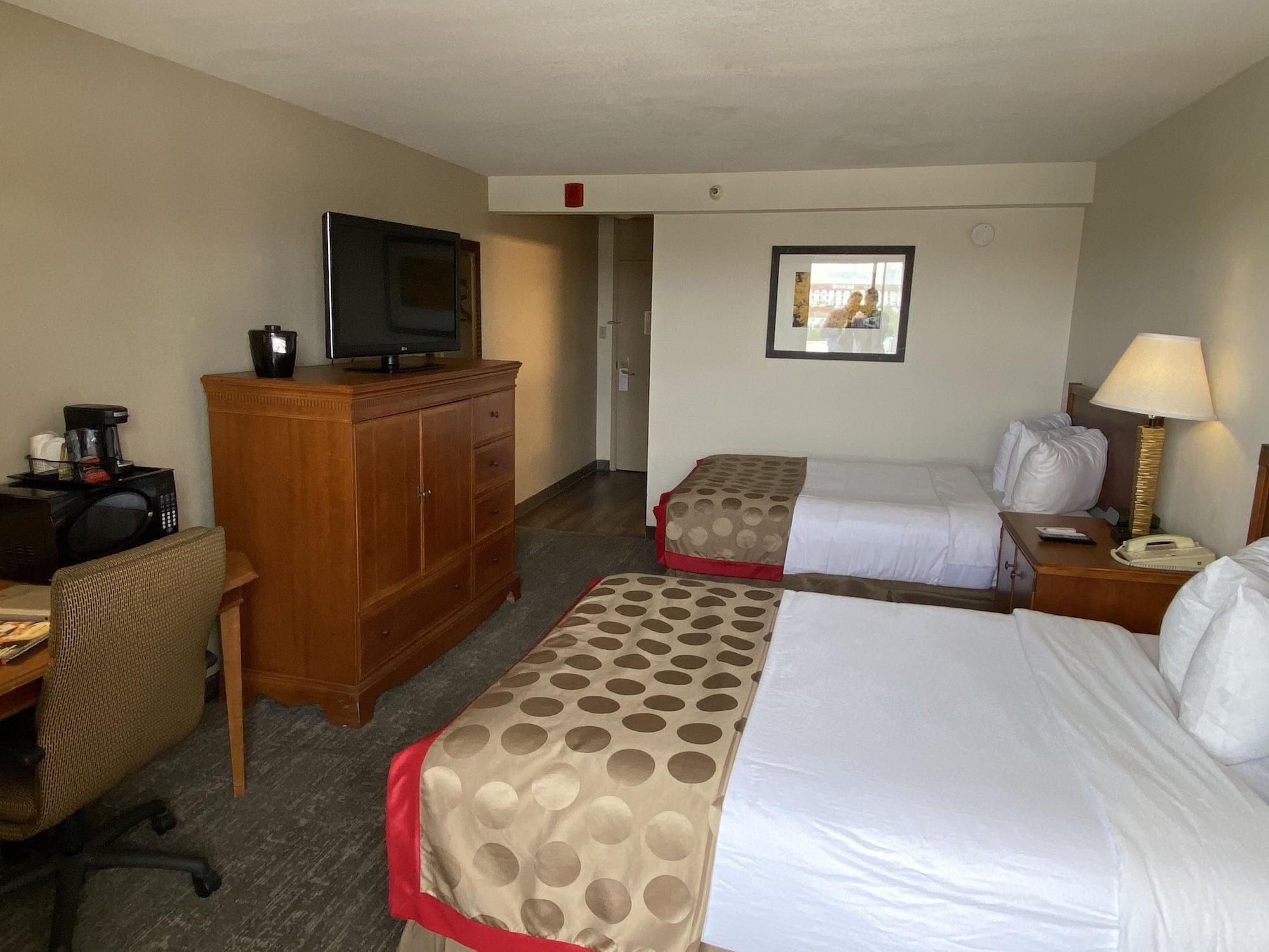Отель Ramada By Wyndham Albuquerque Midtown Экстерьер фото