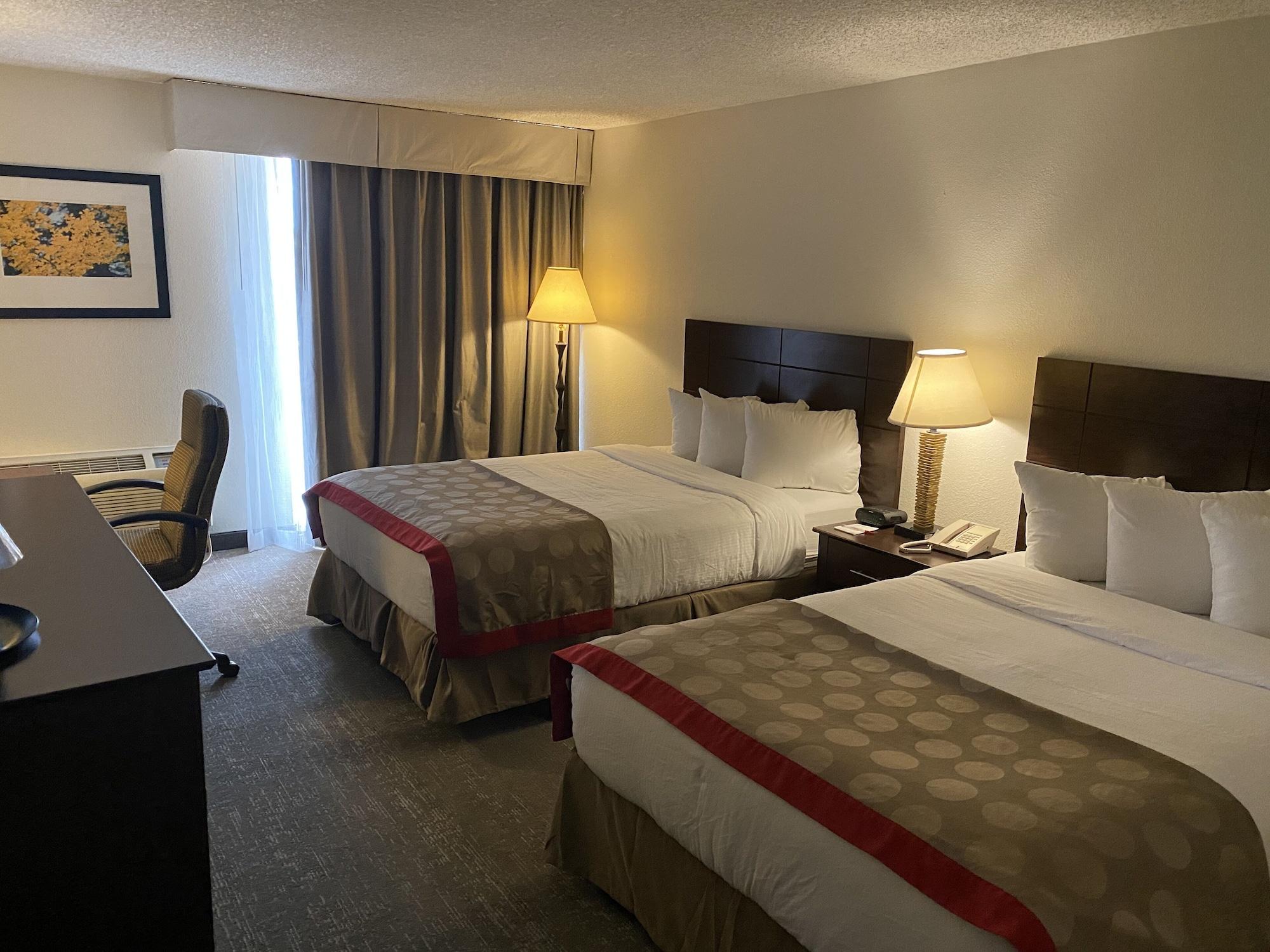 Отель Ramada By Wyndham Albuquerque Midtown Экстерьер фото