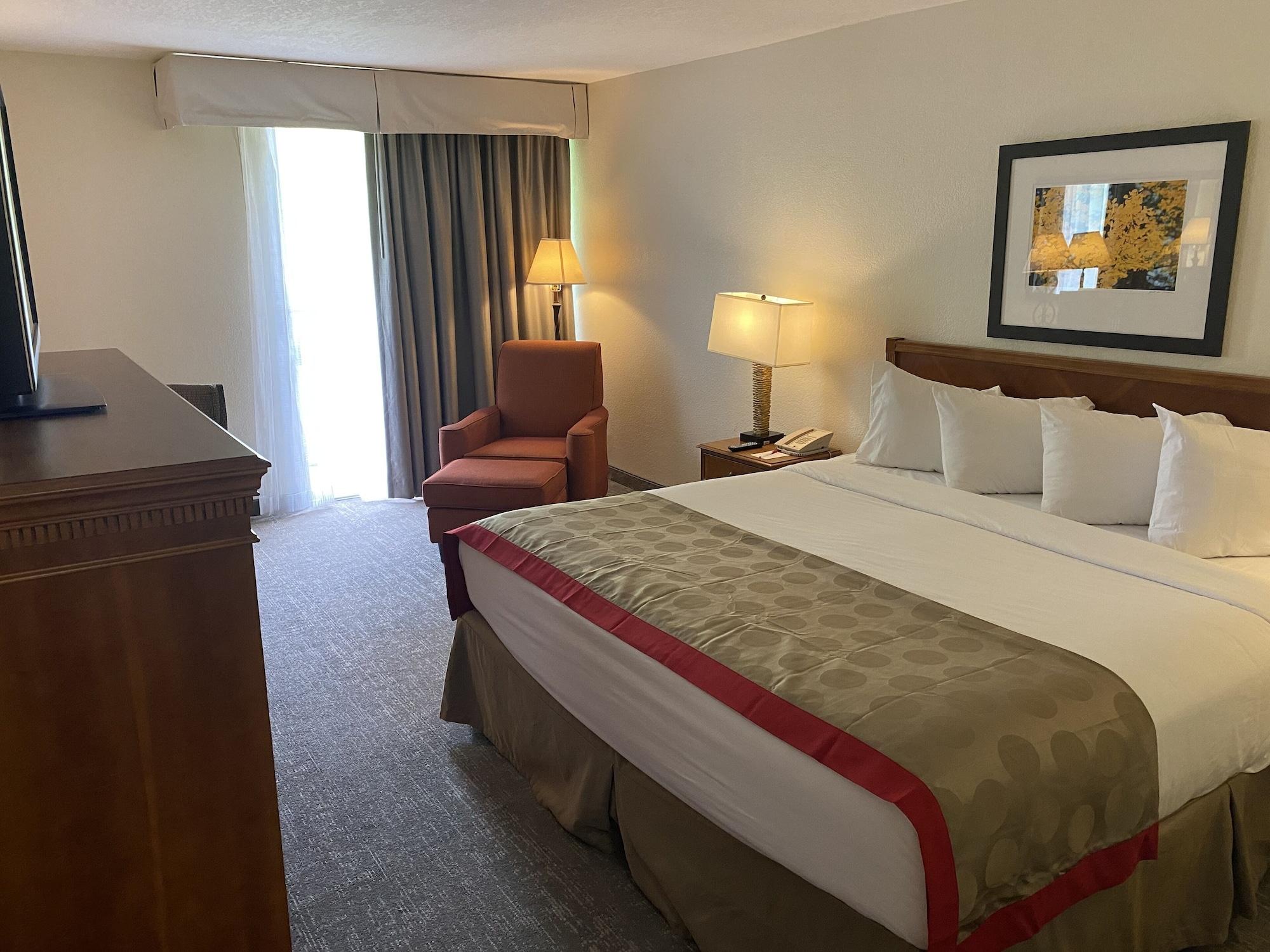 Отель Ramada By Wyndham Albuquerque Midtown Экстерьер фото