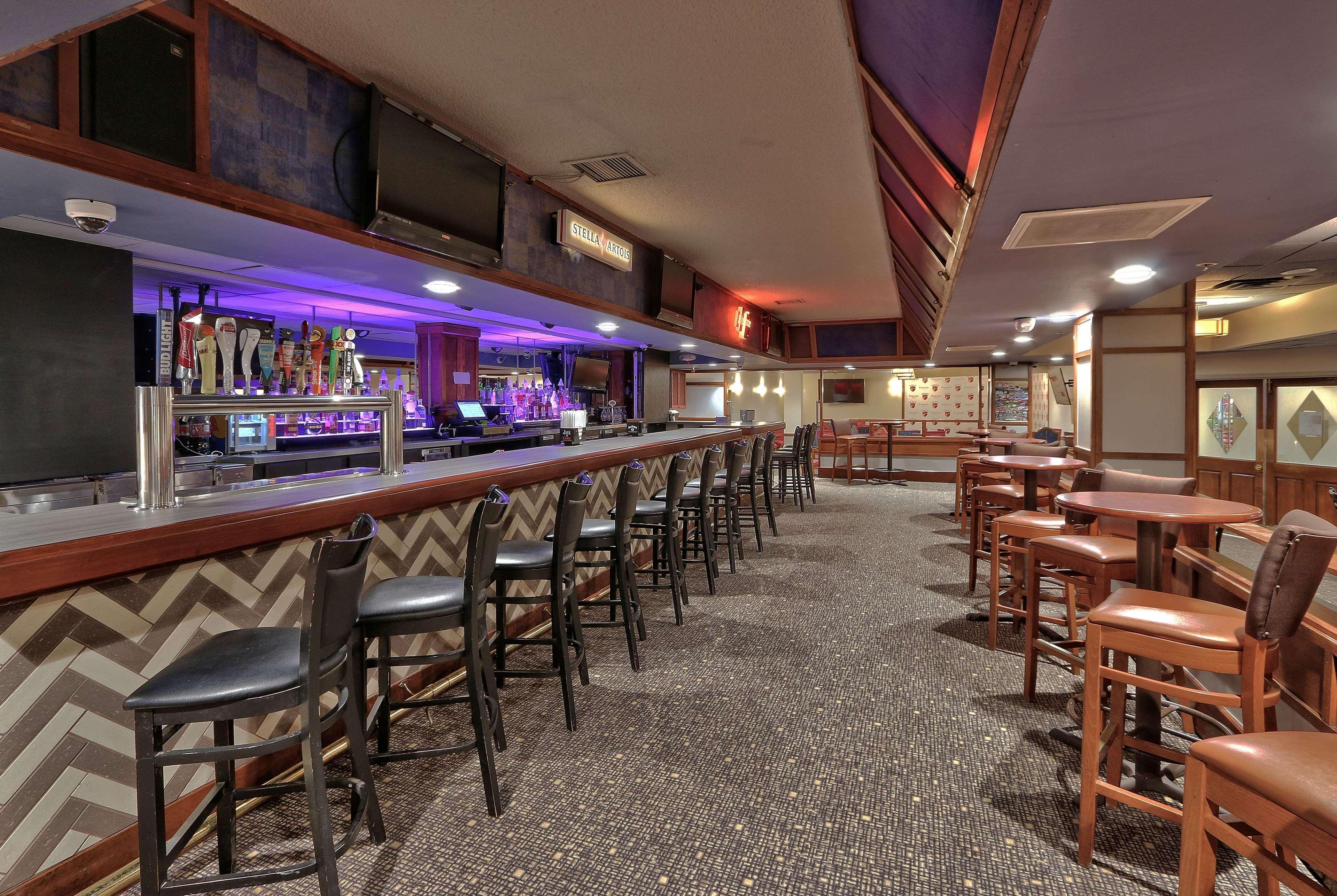 Отель Ramada By Wyndham Albuquerque Midtown Экстерьер фото