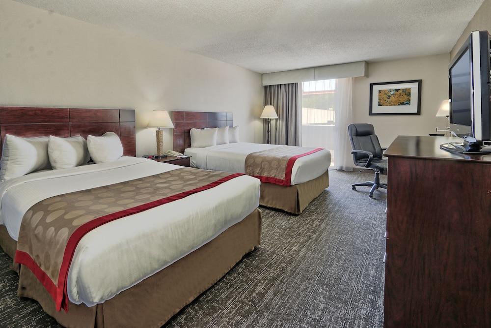 Отель Ramada By Wyndham Albuquerque Midtown Экстерьер фото