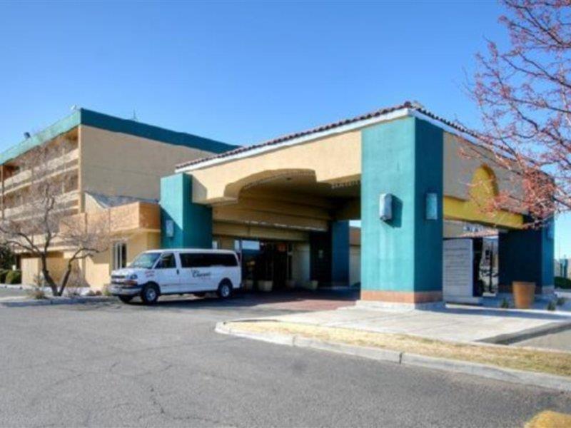 Отель Ramada By Wyndham Albuquerque Midtown Экстерьер фото