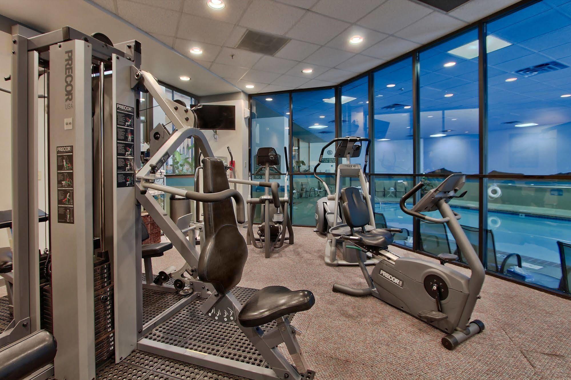 Отель Ramada By Wyndham Albuquerque Midtown Экстерьер фото